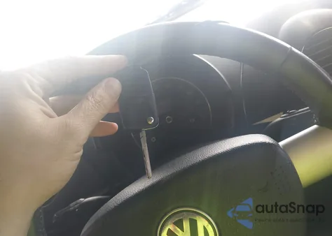 2006 Volkswagen New Beetle 2.5 from USA, damaged, VIN 3VWSG31C36M402659